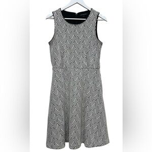 Banana Republic Sz 6 Women’s Black and White Geometric Dress Fit and Flare